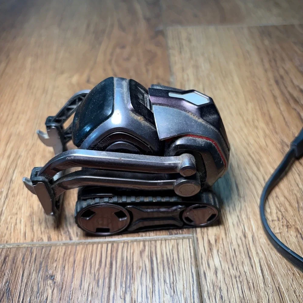 Anki Cozmo Educational Robot Liquid Metal & charger 300-00047 - Read-Untested